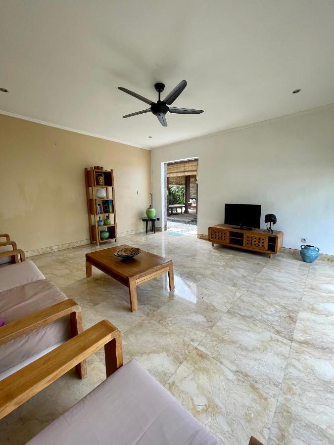Private Suite In A Kids Friendly Big Shared Villa In Canggu Exteriör bild