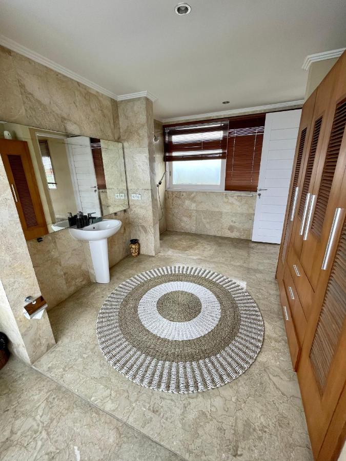 Private Suite In A Kids Friendly Big Shared Villa In Canggu Exteriör bild