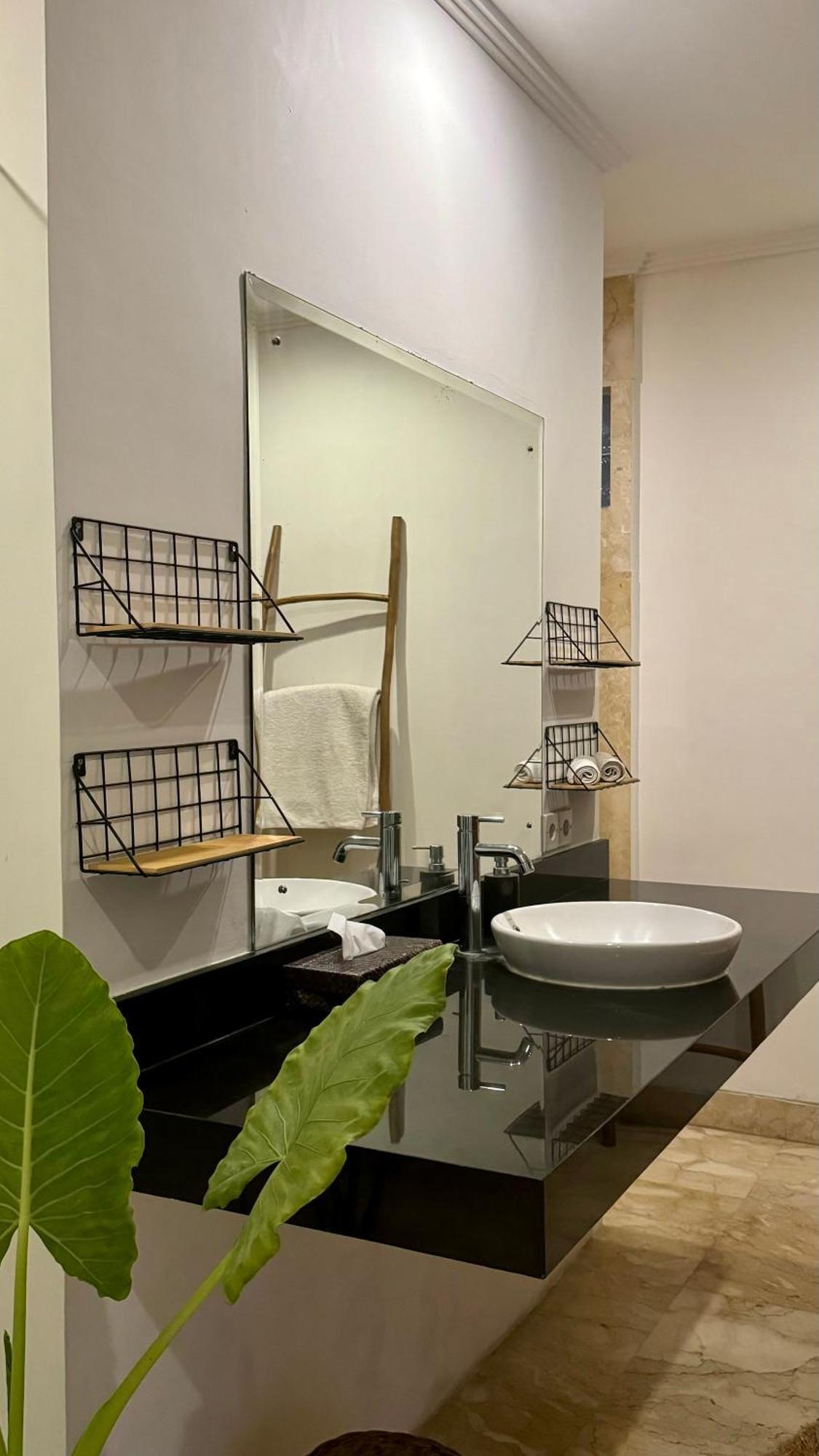 Private Suite In A Kids Friendly Big Shared Villa In Canggu Exteriör bild